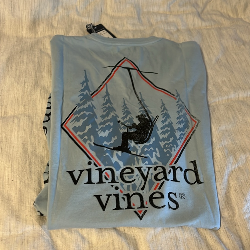 NWT. Vineyard Vines Ski Themed Light Blue Long Sleeve Shirt Mens small